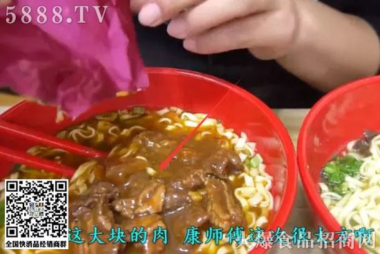 吃了這么多年的康師傅還是次見(jiàn)到康師傅會(huì)有這么大的牛肉塊呢 吃了這么多年的康師傅還是次見(jiàn)到康師傅會(huì)有這么大的牛肉塊呢
