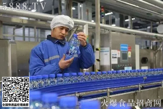 進(jìn)入21世紀(jì),達(dá)能豪砸197億元入主樂百氏,試圖擴(kuò)大在大中華市場(chǎng)的影響力。 進(jìn)入21世紀(jì),達(dá)能豪砸197億元入主樂百氏,試圖擴(kuò)大在大中華市場(chǎng)的影響力。