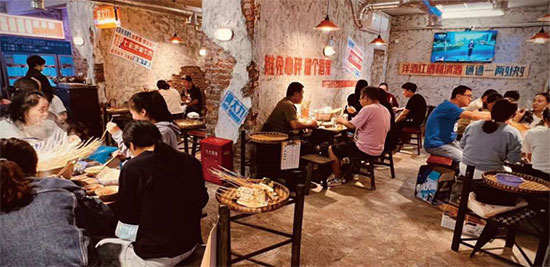 緊抓行業(yè)轉(zhuǎn)型發(fā)展機遇,特色餐飲品牌加盟認準何大九全牛串串 緊抓行業(yè)轉(zhuǎn)型發(fā)展機遇,特色餐飲品牌加盟認準何大九全牛串串