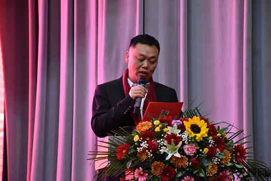 總經(jīng)理---董鳳金先生 總經(jīng)理---董鳳金先生