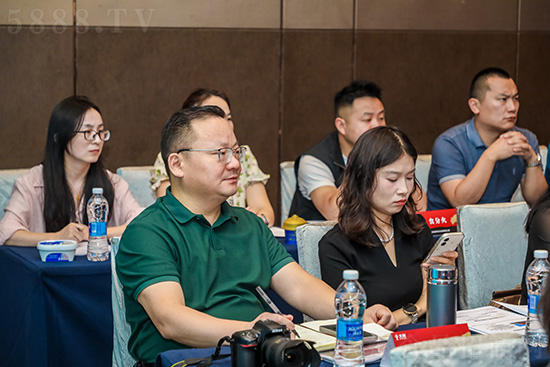 中小食品飲料企業(yè)戰(zhàn)略增長(zhǎng)之道:從蘭格格突圍看品類(lèi)創(chuàng)新未來(lái) 中小食品飲料企業(yè)戰(zhàn)略增長(zhǎng)之道:從蘭格格突圍看品類(lèi)創(chuàng)新未來(lái)