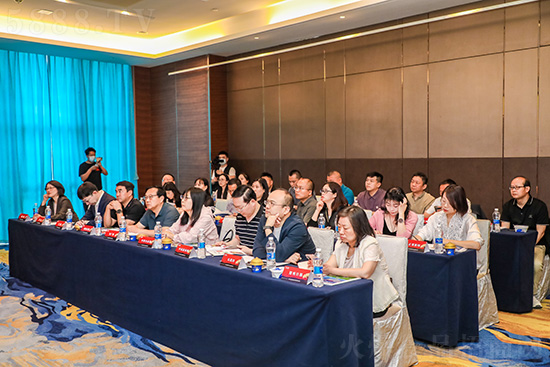 中小食品飲料企業(yè)戰(zhàn)略增長(zhǎng)之道:從蘭格格突圍看品類(lèi)創(chuàng)新未來(lái) 中小食品飲料企業(yè)戰(zhàn)略增長(zhǎng)之道:從蘭格格突圍看品類(lèi)創(chuàng)新未來(lái)